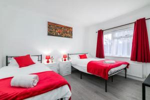 Spacious 4-Bedroom Family Home near Wembley