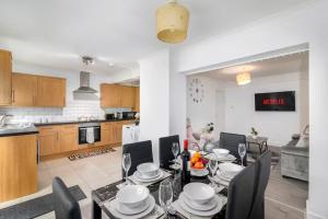 Spacious 4-Bedroom Family Home near Wembley