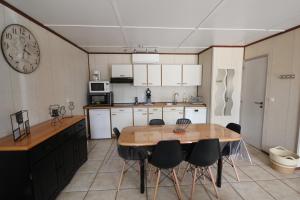 Domaine de vacances à 600m de la plage animations piscines en supplément belle villa climatisée 3 chambres 6 couchages WIFI LRPDSK3