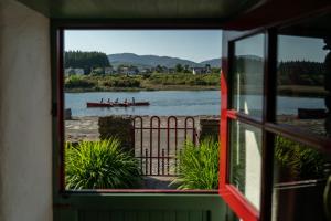 Cosy stone cottage on the shores of Sneem River