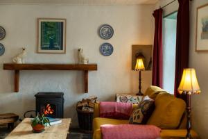 Cosy stone cottage on the shores of Sneem River