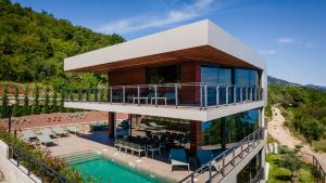 Luxury Villa Vista Hills for 14 persons near Opatija with heated pool, sea view & wellness
