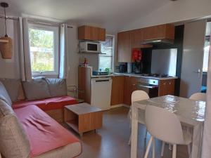 MH 229 2 chambres et 1 salle de bain dans camping 4 étoiles avec parc aquatique