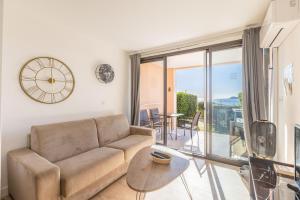 LB Vacation Rentals I Bright 1BR, Minutes from the Beach with Sea and Mountain View