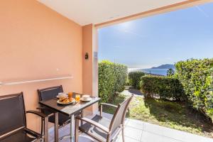 LB Vacation Rentals I Bright 1BR, Minutes from the Beach with Sea and Mountain View