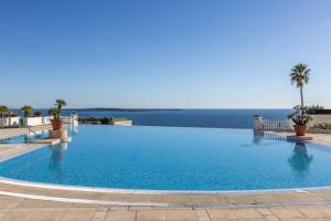 LB Vacation Rentals I Bright 1BR, Minutes from the Beach with Sea and Mountain View