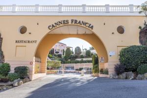 LB Vacation Rentals I Bright 1BR, Minutes from the Beach with Sea and Mountain View