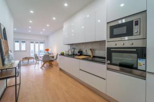 Bright 3BR w 2 Baths – Near Graça & Tagus | By Airnest