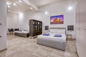 Private suite in a traditional Guest House with shared roof terrace and jacuzzi GOBLU