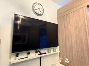 Cozy Unit near MOA and Airport