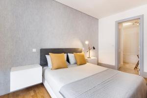 Colosseum Building - Theta