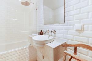 Colosseum Building - Theta