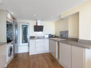 2 Bed in Aberdovey DY037