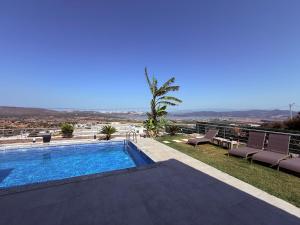 Villa with a full private pool