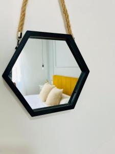 Central & Modern Apartment with Free Parking