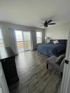 Oceanfront Cottage w Upper Balcony View
