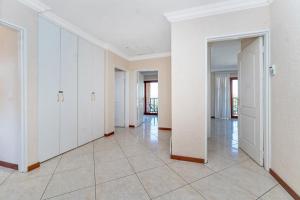 Luxurious Modern 4 bed home with no loadshedding!