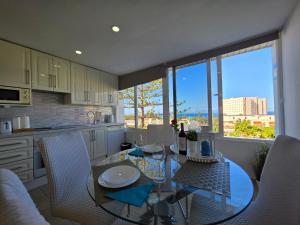 Apartment Jacaranda 2 by sea and beach, pool, very central, dishwasher, Wifi, fantastic seaview