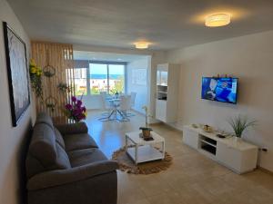 Apartment Jacaranda 2 by sea and beach, pool, very central, dishwasher, Wifi, fantastic seaview