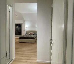 Gorgeous central open space Missori and Vetra subway