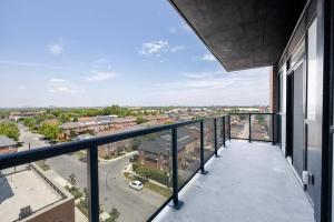 Exquisite 3BR with Den & Complimentary Parking