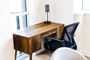 Exquisite 3BR with Den & Complimentary Parking
