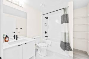 Exquisite 3BR with Den & Complimentary Parking