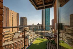 Sunny Westside Two 2BR Flat with City View