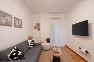 Cozy & Stylish 2BR Home Near Kallimarmaro