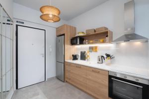 Elegant 2BR Apt Near Acropolis & Metro