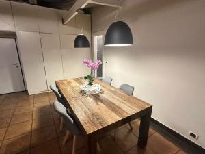 Love in Rome by the Pantheon