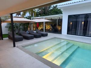 Beautiful private 3 bedroom villa with pool and gym