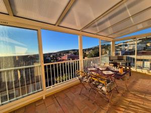 superbe T3 refait à neuf, vue mer panoramique, place de parking