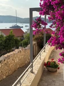 JASMINE DELUXE APARTMENT with super-king bed, large sun terrace and spectacular views