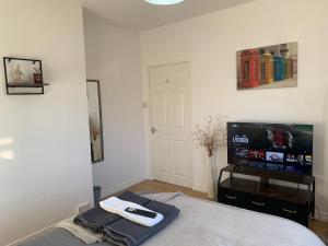 Douglas Apartment - Trains to Edin & Glasgow - Private Parking