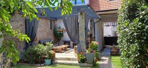 VILLA LUCIA stone house in the center of Modry