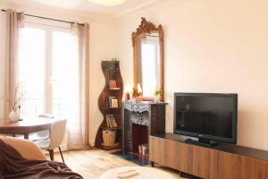 Bright Apartment at the Gates of Paris