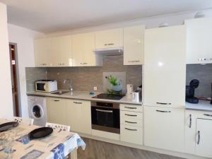 Meublé de Tourisme 2*, T2 cabine, rdc, 4 couchages, à Narbonne Plage.