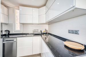 First Line with Views - 6 Guests