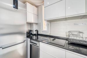 First Line with Views - 6 Guests