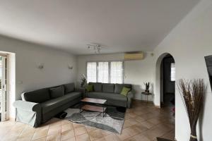 House with pool and stunning views in Fréjus