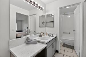 Bright modern studio featuring full kitchenette