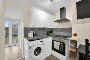 Cosy Kent Stay with Garden & Easy Parking