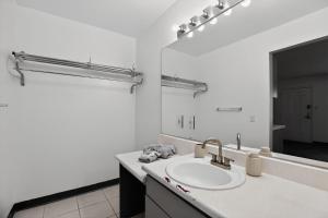 Chic furnished studio with inviting modern decor