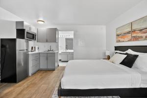 Chic furnished studio with inviting modern decor