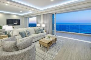 Luxury 2-Bed Condo At Encantame Towers