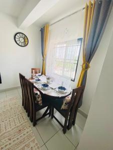 Cosy 2bdrm mombasa CBD pool gym washer AC