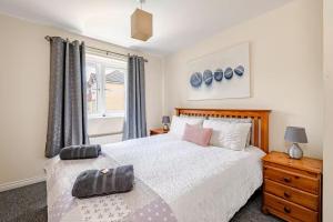2 Bed Flat - Sleeps 4 - Pets - Parking - Garden