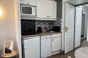 Bright apartment with POOL and GOLFview