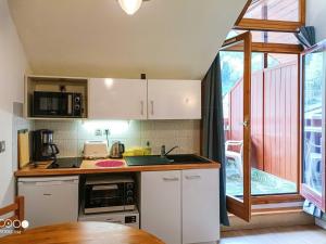 Studio avec balcon au centre de Brides-les-Bains, WiFi et parking - FR-1-512-266